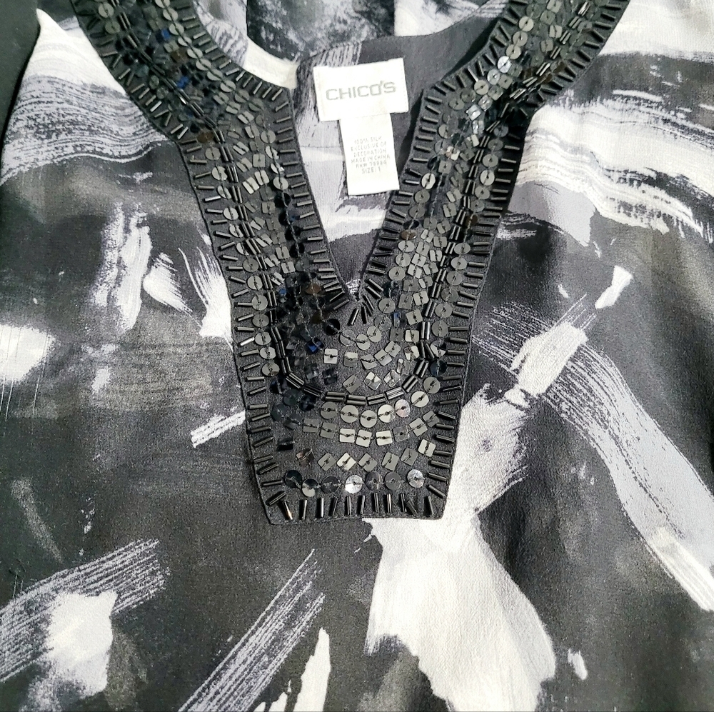Chico’s 100% Silk Black White Abstract Beaded Neckline Tunic Top Size Medium - Picture 7 of 12